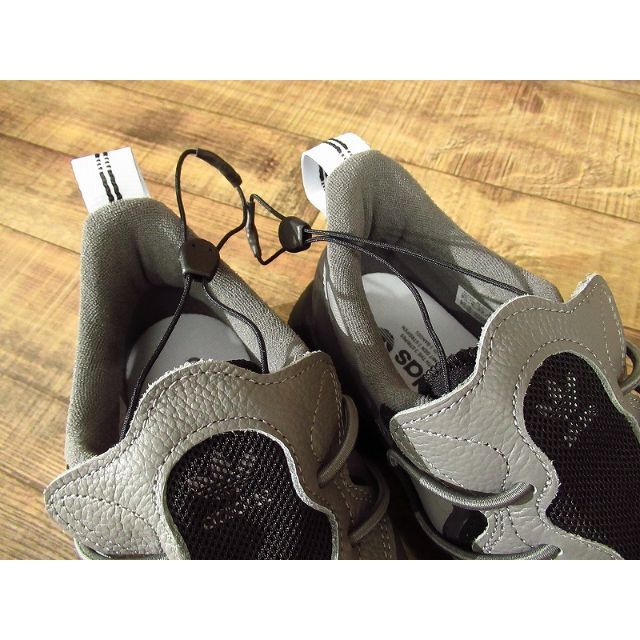 adidas(アディダス)の新品 アディダス FX6044 オズウィーゴ スニーカー グレー 26.5 ③ メンズの靴/シューズ(スニーカー)の商品写真
