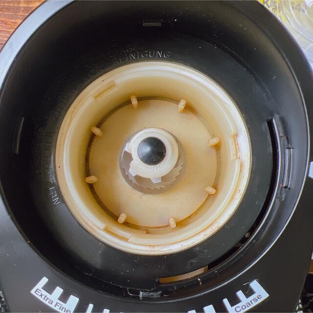 DeLonghi(デロンギ)のデロンギコーヒーグラインダー　コーヒーミル スマホ/家電/カメラの調理家電(電動式コーヒーミル)の商品写真