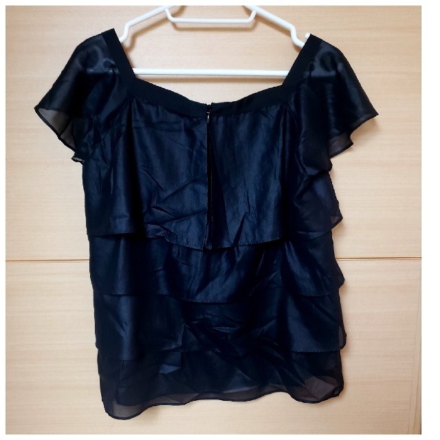 Le souk(ルスーク)のルスーク⭐トップス⭐半袖⭐黒⭐フリル⭐38 レディースのトップス(カットソー(半袖/袖なし))の商品写真