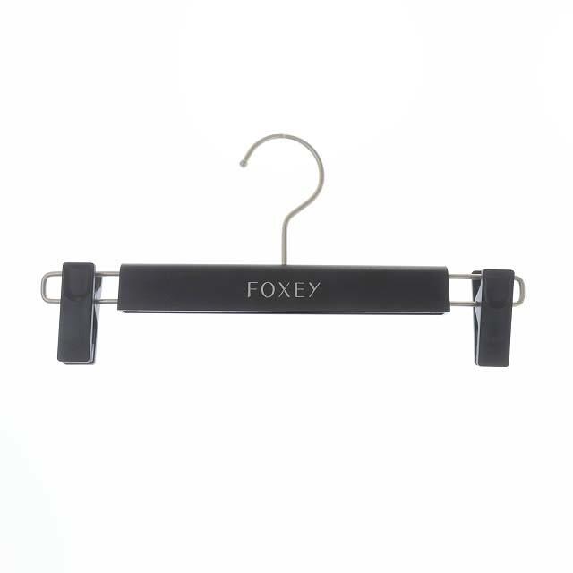 FOXEY(フォクシー)のフォクシー スカート ミモレ丈 フレア タック 40 ライトグレー 36910 レディースのスカート(ロングスカート)の商品写真