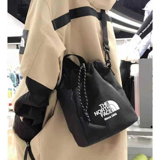 THE NORTH FACE(ザノースフェイス)のノースフェイス　巾着バッグ レディースのバッグ(ショルダーバッグ)の商品写真