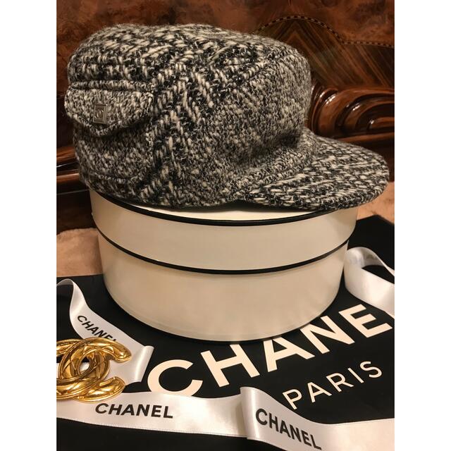 CHANEL CHANELココマークCCロゴ 白黒グレーツイードキャスケット帽子57 新品同様の通販 by madam coco1202's  shop｜シャネルならラクマ