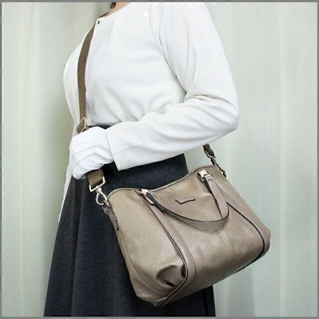 ランク TOD'S トッズの2wayバッグ・正規品・美品・肩掛け・グレー系の