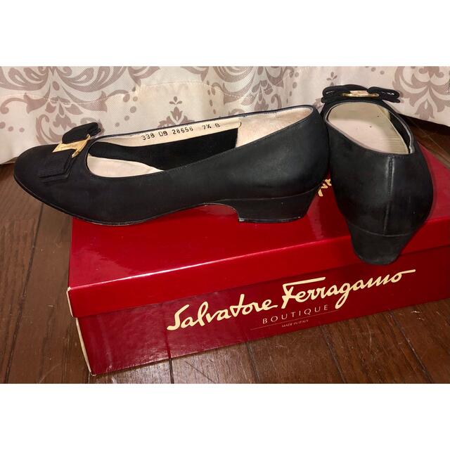 Salvatore Ferragamo(サルヴァトーレフェラガモ)のフェラガモ Ferragamo  リボン　ブラック　パンプス　ヒール　71/2B レディースの靴/シューズ(ハイヒール/パンプス)の商品写真