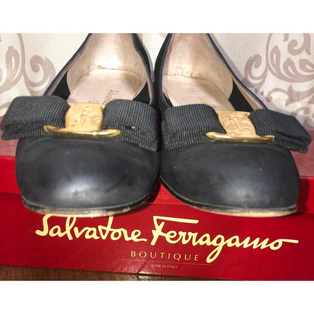 Salvatore Ferragamo(サルヴァトーレフェラガモ)のフェラガモ Ferragamo  リボン　ブラック　パンプス　ヒール　71/2B レディースの靴/シューズ(ハイヒール/パンプス)の商品写真