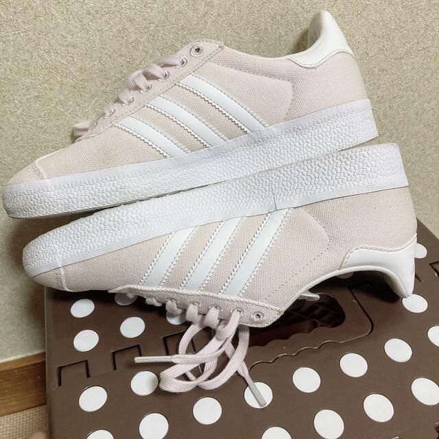 adidas(アディダス)のadidas originals GAZELLE ベビーピンク  レディースの靴/シューズ(スニーカー)の商品写真