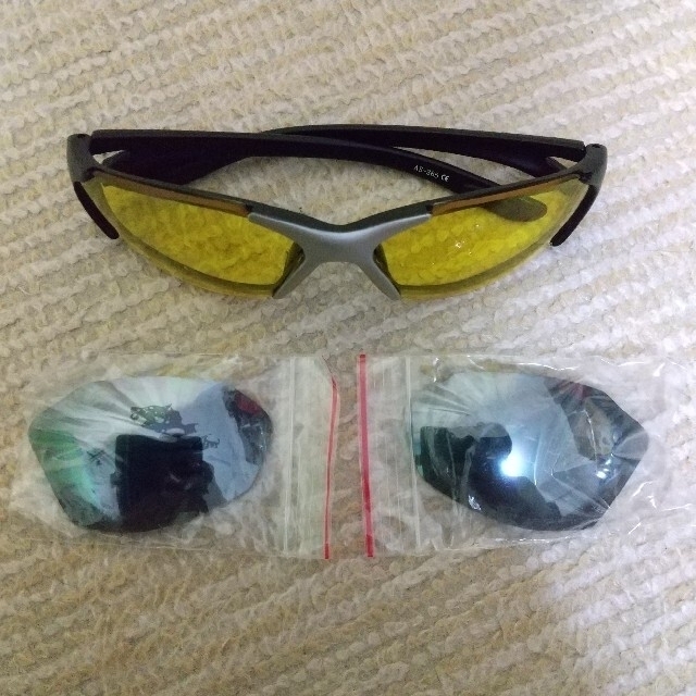 AXE(アックス)のAXE サングラス(メンズ·スポーツ) イエロー&ブラックレンズ交換可能 袋付き メンズのファッション小物(サングラス/メガネ)の商品写真