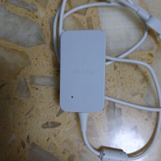 エヌティティドコモ(NTTdocomo)のdocomo 純正ACアダプタ 05 急速充電(バッテリー/充電器)