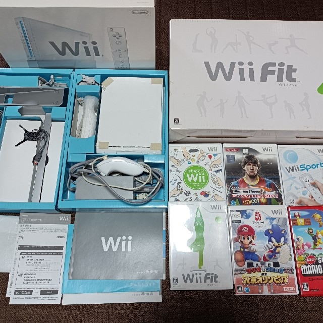 セット☆wii本体、コントローラー2本、wiifit、バランスボード、ソフト