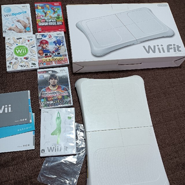 セット☆wii本体、コントローラー2本、wiifit、バランスボード、ソフト