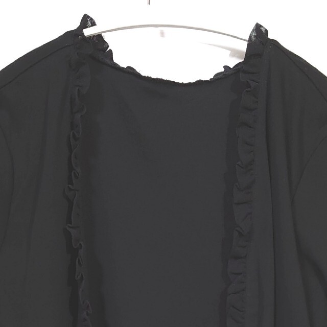 しまむら(シマムラ)のフリルブラウス 5分袖 ブラック 羽織り 黒 フリル襟 綿100% レディースのトップス(シャツ/ブラウス(半袖/袖なし))の商品写真