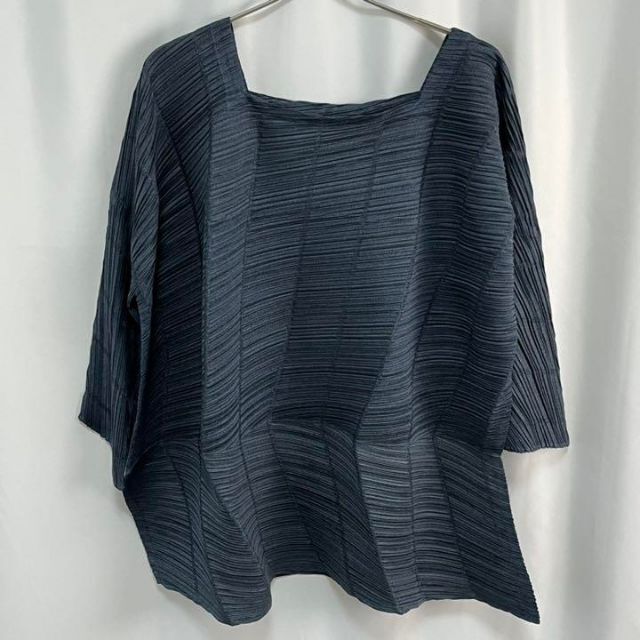 PLEATS PLEASE ISSEY MIYAKE(プリーツプリーズイッセイミヤケ)の【極美品】16aw PLEATS PLEASE 変形 横プリーツ チュニック レディースのトップス(チュニック)の商品写真