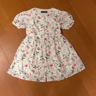 ベベ(BeBe)のBeBe フラワープリントワンピース(ワンピース)