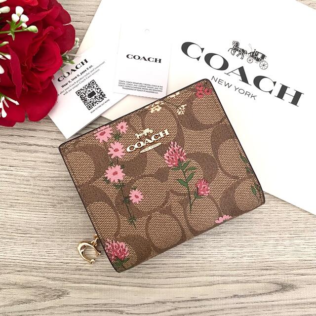 新品☆COACH(コーチ)カーキ  シグネチャー花柄 レザー 折り財布