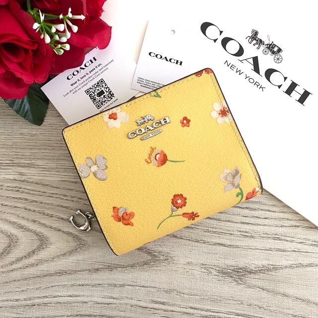 《新品》COACH イエロー 花柄 レザー 折り財布 | フリマアプリ ラクマ