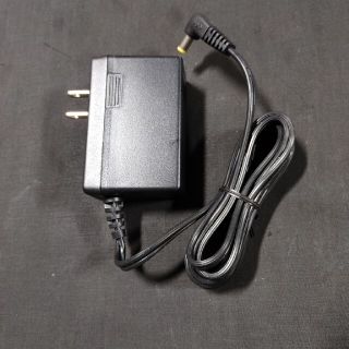 新品未使用☆　ACアダプター　入力AC100-240V　出力DC12V 2A(変圧器/アダプター)