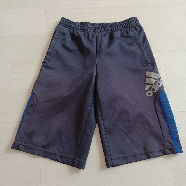 adidas(アディダス)の150 短パン キッズ/ベビー/マタニティのキッズ服男の子用(90cm~)(パンツ/スパッツ)の商品写真