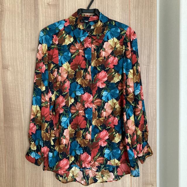 ZARA(ザラ)のZARA 花柄 シャツ レディースのトップス(シャツ/ブラウス(長袖/七分))の商品写真