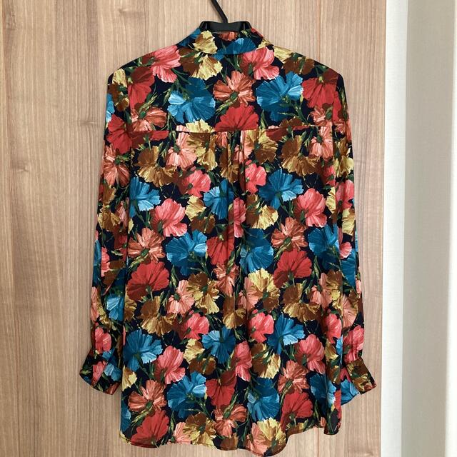 ZARA(ザラ)のZARA 花柄 シャツ レディースのトップス(シャツ/ブラウス(長袖/七分))の商品写真