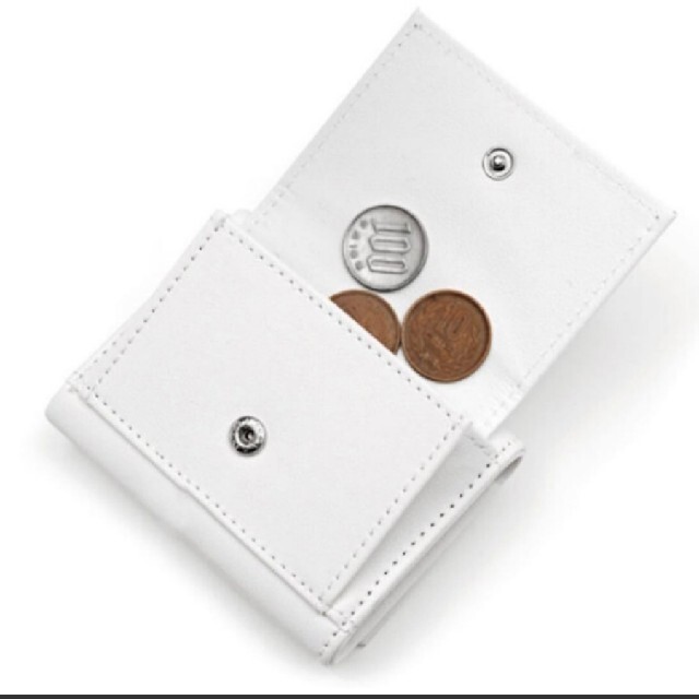 Disney(ディズニー)のMIUSE 6月号付録『塔の上のラプンツェル』デザイン 幸せを呼ぶ白い財布 レディースのファッション小物(財布)の商品写真