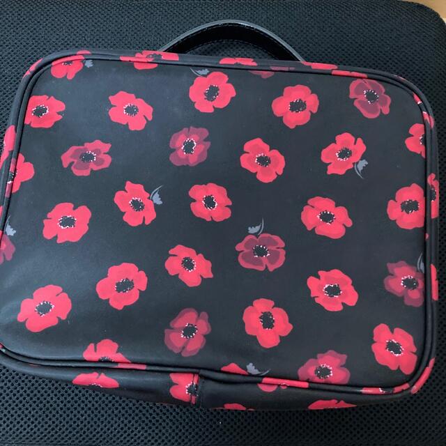 kate spade new york(ケイトスペードニューヨーク)のケイトスペイド　トラベルポーチ レディースのファッション小物(ポーチ)の商品写真