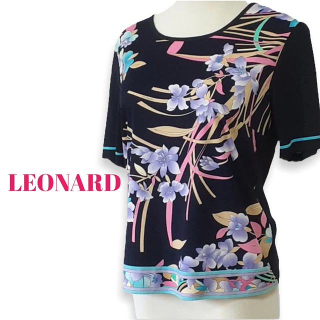 レオナール花柄半袖トップス 、サイズ38、M、9号。LEONARD 【送料込