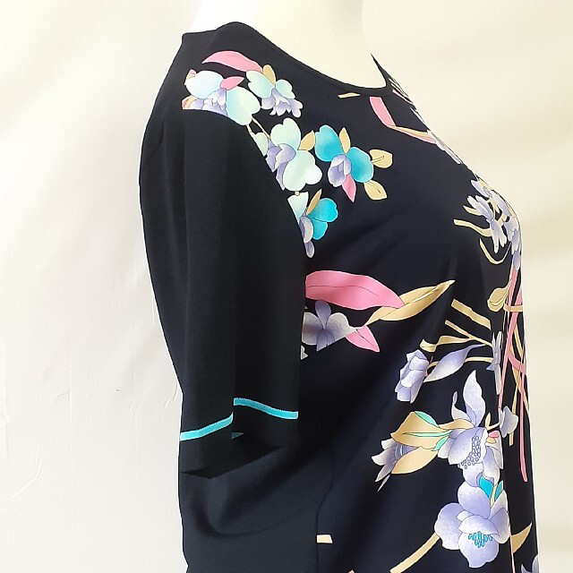 レオナール花柄半袖トップス 、サイズ38、M、9号。LEONARD 【送料込