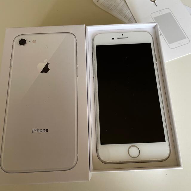 iPhone(アイフォーン)のApple iPhone8 シルバー　64GB 箱なし スマホ/家電/カメラのスマートフォン/携帯電話(スマートフォン本体)の商品写真