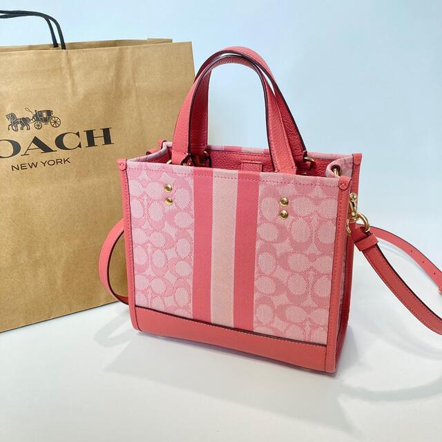 COACH - COACH デンプシー トート 22 シグネチャージャカード ピンク