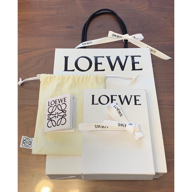 LOEWE(ロエベ)のLOEWE ショッパー　箱　リボン　保存袋 レディースのバッグ(ショップ袋)の商品写真