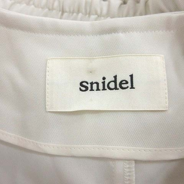 SNIDEL(スナイデル)のスナイデル ノーカラージャケット ブルゾン ジップアップ 七分袖 ベルト 白  レディースのジャケット/アウター(ブルゾン)の商品写真