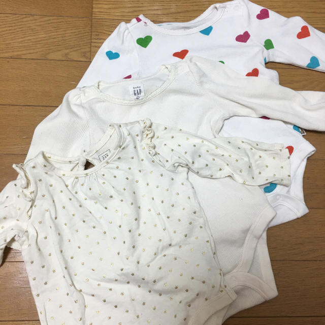 babyGAP(ベビーギャップ)の【コロン様専用】babyGAP 70 ロンパース 3枚セット 肌着 女の子 キッズ/ベビー/マタニティのベビー服(~85cm)(ロンパース)の商品写真