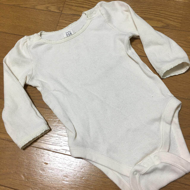 babyGAP(ベビーギャップ)の【コロン様専用】babyGAP 70 ロンパース 3枚セット 肌着 女の子 キッズ/ベビー/マタニティのベビー服(~85cm)(ロンパース)の商品写真