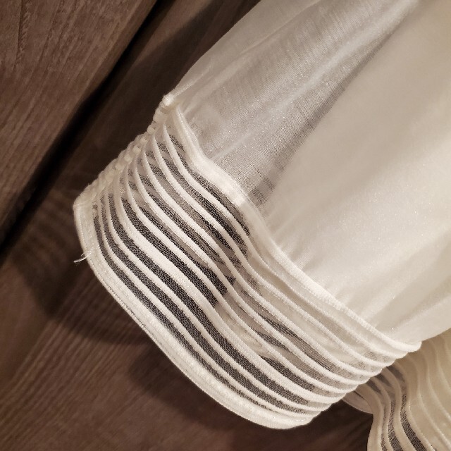 ワンピース 白 エイチアンドエム キッズ/ベビー/マタニティのベビー服(~85cm)(セレモニードレス/スーツ)の商品写真