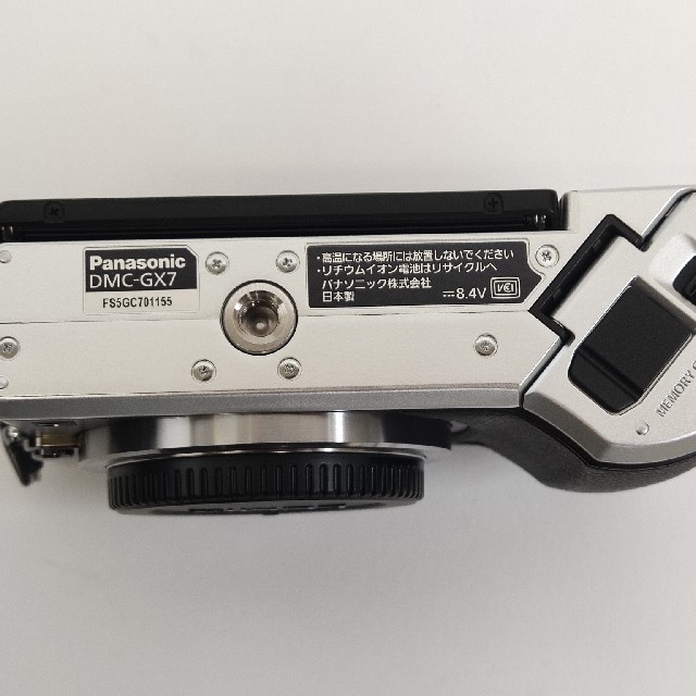 Panasonic(パナソニック)のPanasonic　LUMIX　DMC-GX7 ボディ　シルバー スマホ/家電/カメラのカメラ(ミラーレス一眼)の商品写真