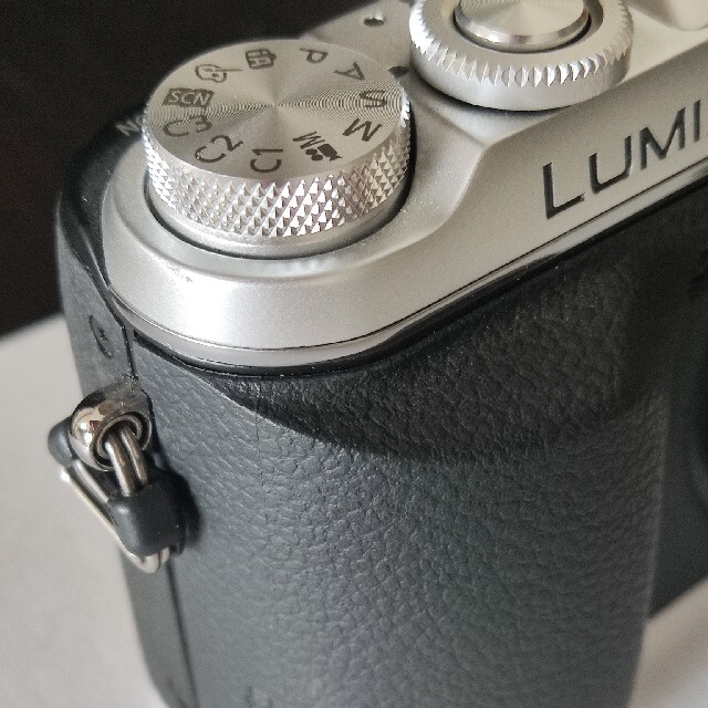 Panasonic(パナソニック)のPanasonic　LUMIX　DMC-GX7 ボディ　シルバー スマホ/家電/カメラのカメラ(ミラーレス一眼)の商品写真