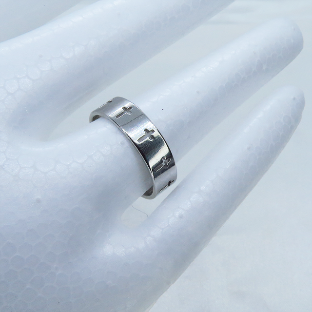 ステンレス製 ロザリオ（十字架）が浮き上がるスマートなリング 指輪 シルバーカラ メンズのアクセサリー(リング(指輪))の商品写真