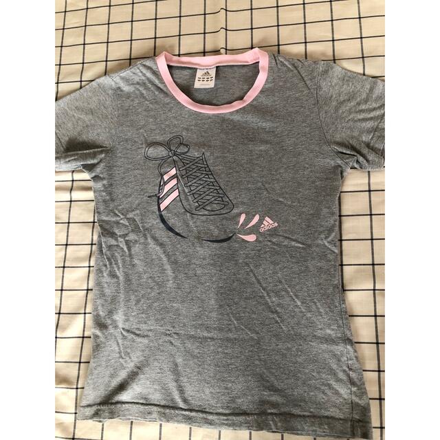 adidas(アディダス)のadidas Ｔシャツ　薄いグレー　used レディースのトップス(Tシャツ(半袖/袖なし))の商品写真