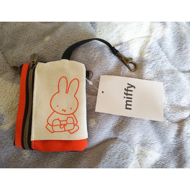 miffy マルチパスケース オレンジ（新品） レディースのファッション小物(パスケース/IDカードホルダー)の商品写真