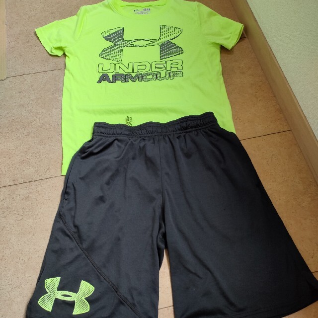 UNDER ARMOUR(アンダーアーマー)のアンダーアーマー　Tシャツ、ショートパンツ　YLG 150cmくらい キッズ/ベビー/マタニティのキッズ服男の子用(90cm~)(パンツ/スパッツ)の商品写真