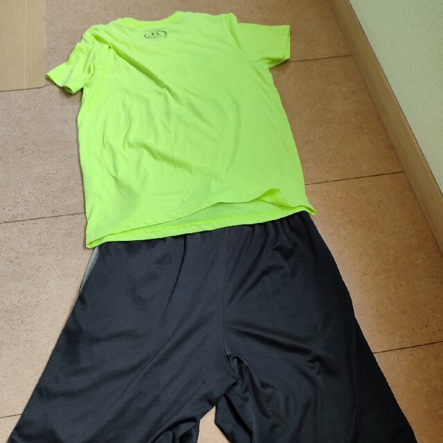 UNDER ARMOUR(アンダーアーマー)のアンダーアーマー　Tシャツ、ショートパンツ　YLG 150cmくらい キッズ/ベビー/マタニティのキッズ服男の子用(90cm~)(パンツ/スパッツ)の商品写真