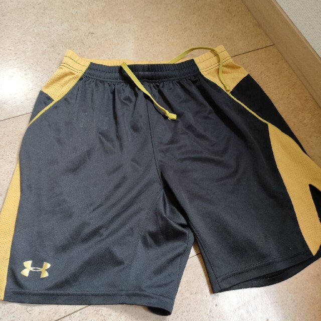 UNDER ARMOUR(アンダーアーマー)のアンダーアーマー ショートパンツ　ＹＸＬ 160cmくらい キッズ/ベビー/マタニティのキッズ服男の子用(90cm~)(パンツ/スパッツ)の商品写真