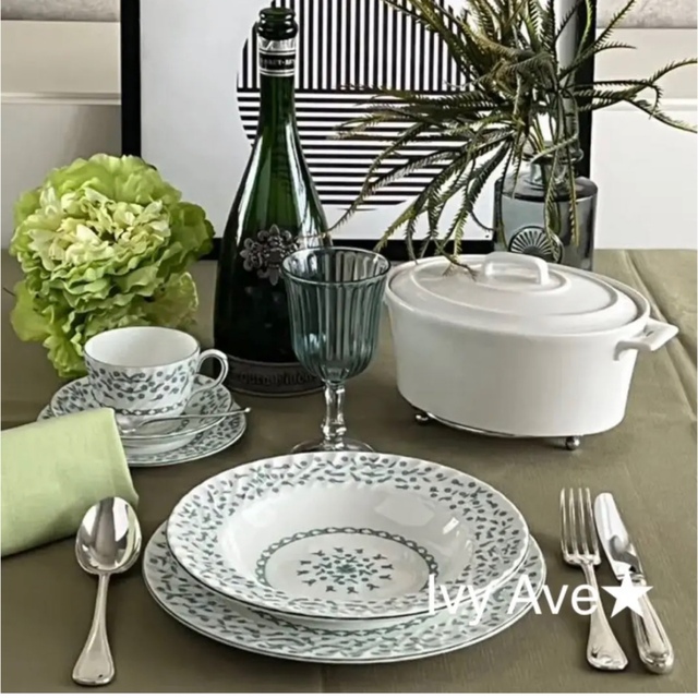 Aynsley China(エインズレイ)の【ご予約品　レア美品】エインズレイ★勿忘草★デザート皿　6枚 インテリア/住まい/日用品のキッチン/食器(食器)の商品写真