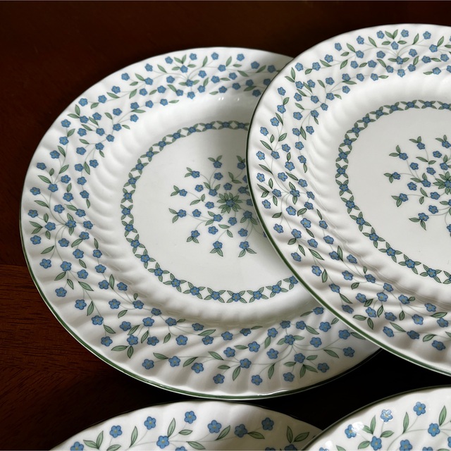 Aynsley China(エインズレイ)の【ご予約品　レア美品】エインズレイ★勿忘草★デザート皿　6枚 インテリア/住まい/日用品のキッチン/食器(食器)の商品写真