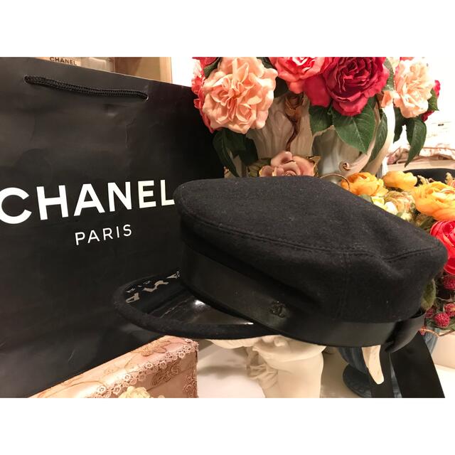 CHANEL(シャネル)の希少 CHANEL ハンブルグライン黒サテンロングリボン付 キャスケット18A レディースの帽子(キャスケット)の商品写真