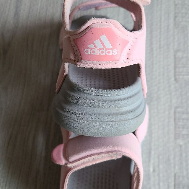 adidas(アディダス)のアディダスサンダル キッズ/ベビー/マタニティのキッズ靴/シューズ(15cm~)(サンダル)の商品写真