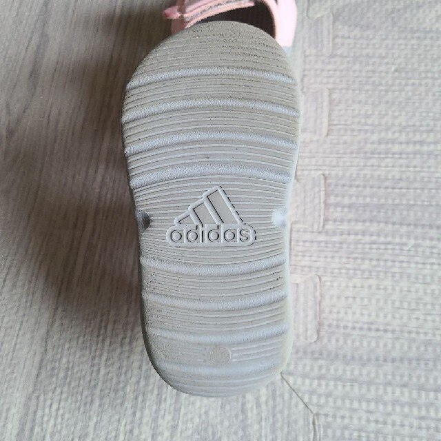 adidas(アディダス)のアディダスサンダル キッズ/ベビー/マタニティのキッズ靴/シューズ(15cm~)(サンダル)の商品写真