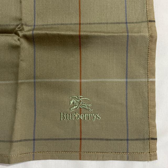 BURBERRY(バーバリー)のBurberrys ハンカチ　未使用品 グリーンカーキ　ホース刺繍　#1919 レディースのファッション小物(ハンカチ)の商品写真