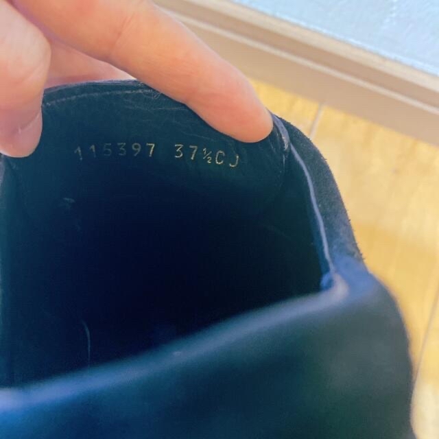 Gucci(グッチ)の値下げしました！GUCCI 革靴　スニーカー　黒　ブラック　37 1/2 メンズの靴/シューズ(スニーカー)の商品写真
