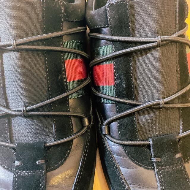 Gucci(グッチ)の値下げしました！GUCCI 革靴　スニーカー　黒　ブラック　37 1/2 メンズの靴/シューズ(スニーカー)の商品写真